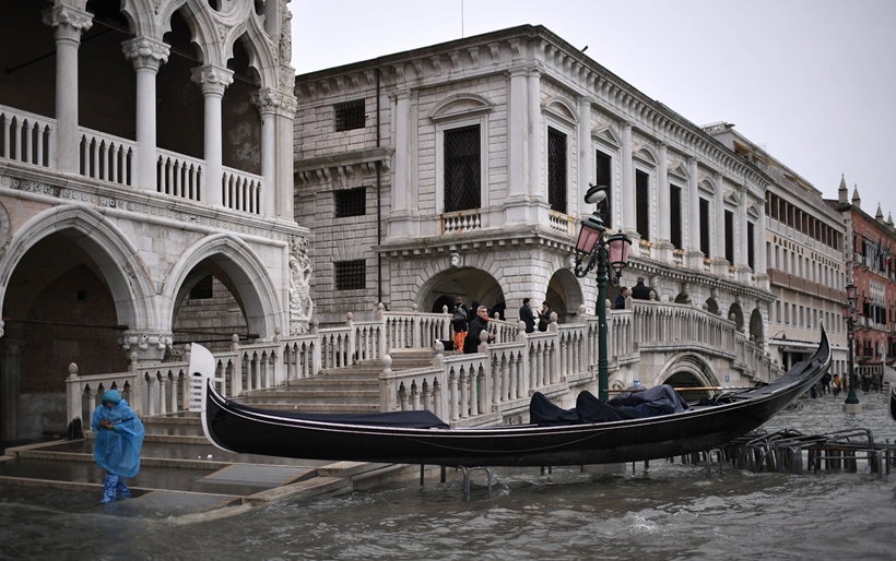Veneza tem a maior maré alta desde o ano de 1966