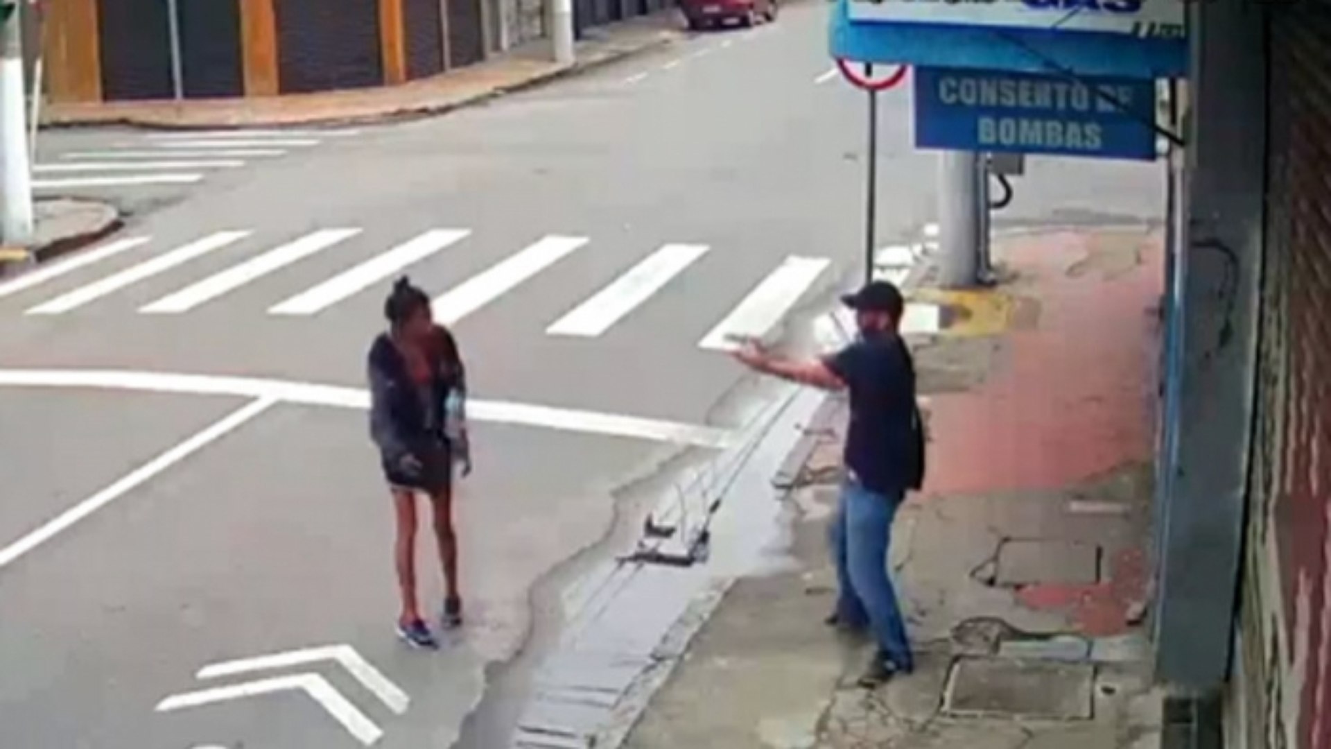 Homem atira e mata moradora de rua que pedia esmola em Niterói