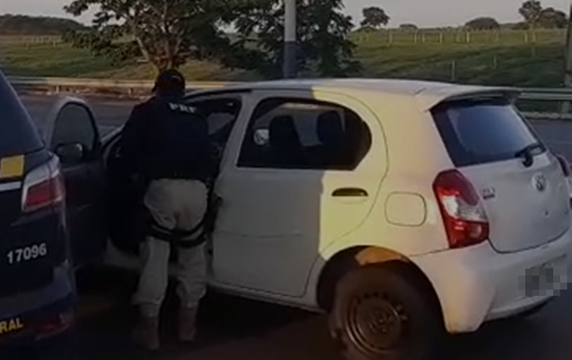 Em Morrinhos, carro é apreendido com cerca de R$ 24 mil em multas