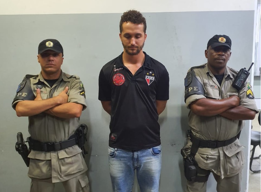 O torcedor do Atlético Clube Goianiense preso na última sexta-feira (15) suspeito de injúria racial foi solto em audiência de custódia, em Goiânia. (Foto: divulgação/PM)