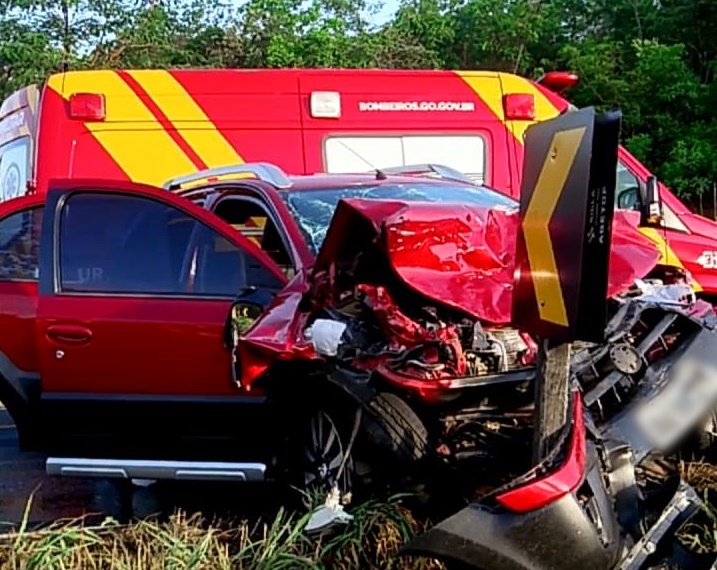 Mulher morre após colisão entre veículos na GO-139, em Caldas Novas