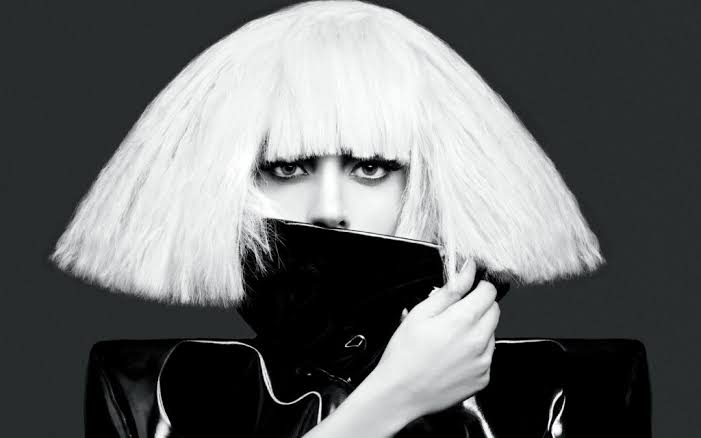 Álbum The Fame Monster, da Lady Gaga, completa dez anos hoje