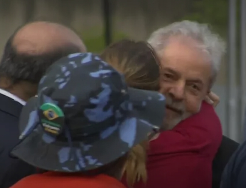 Lula deixa Superintendência da PF em Curitiba