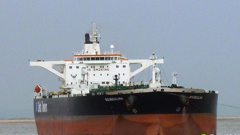 PF cumpre mandados contra navio grego suspeito de vazar óleo no Nordeste