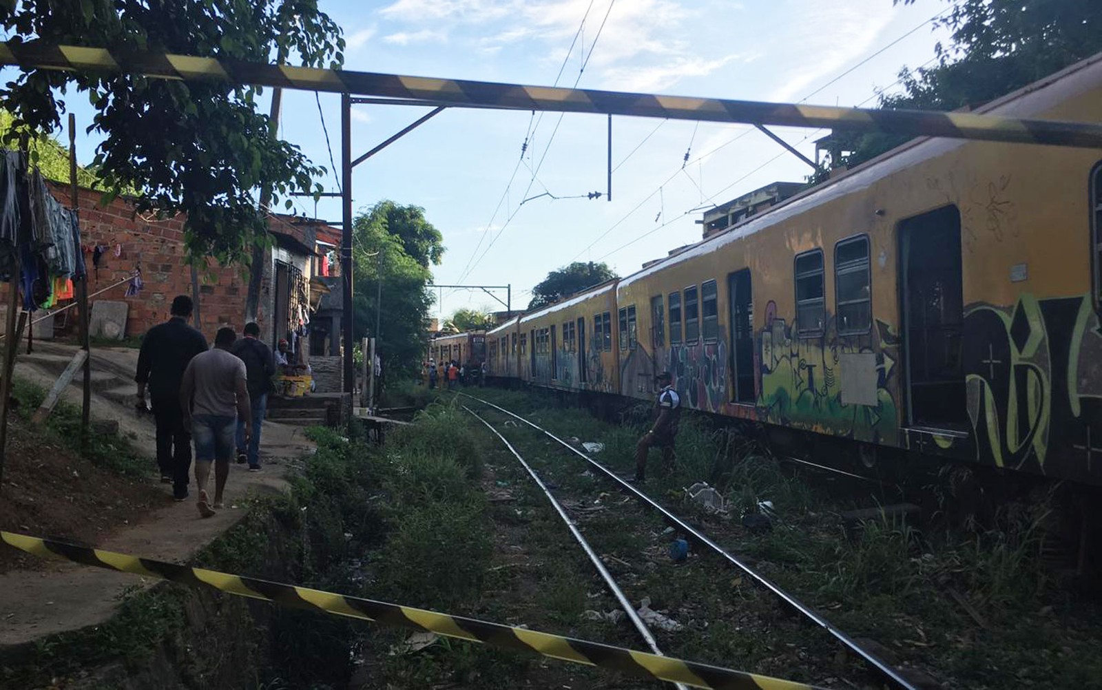 Acidente entre dois trens deixa feridos no subúrbio de Salvador
