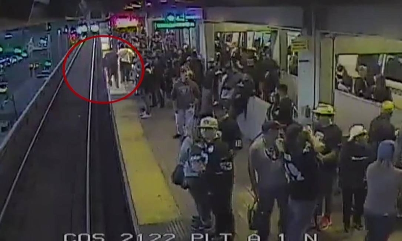 Homem é salvo de atropelamento em uma linha de metrô, nos EUA: assista