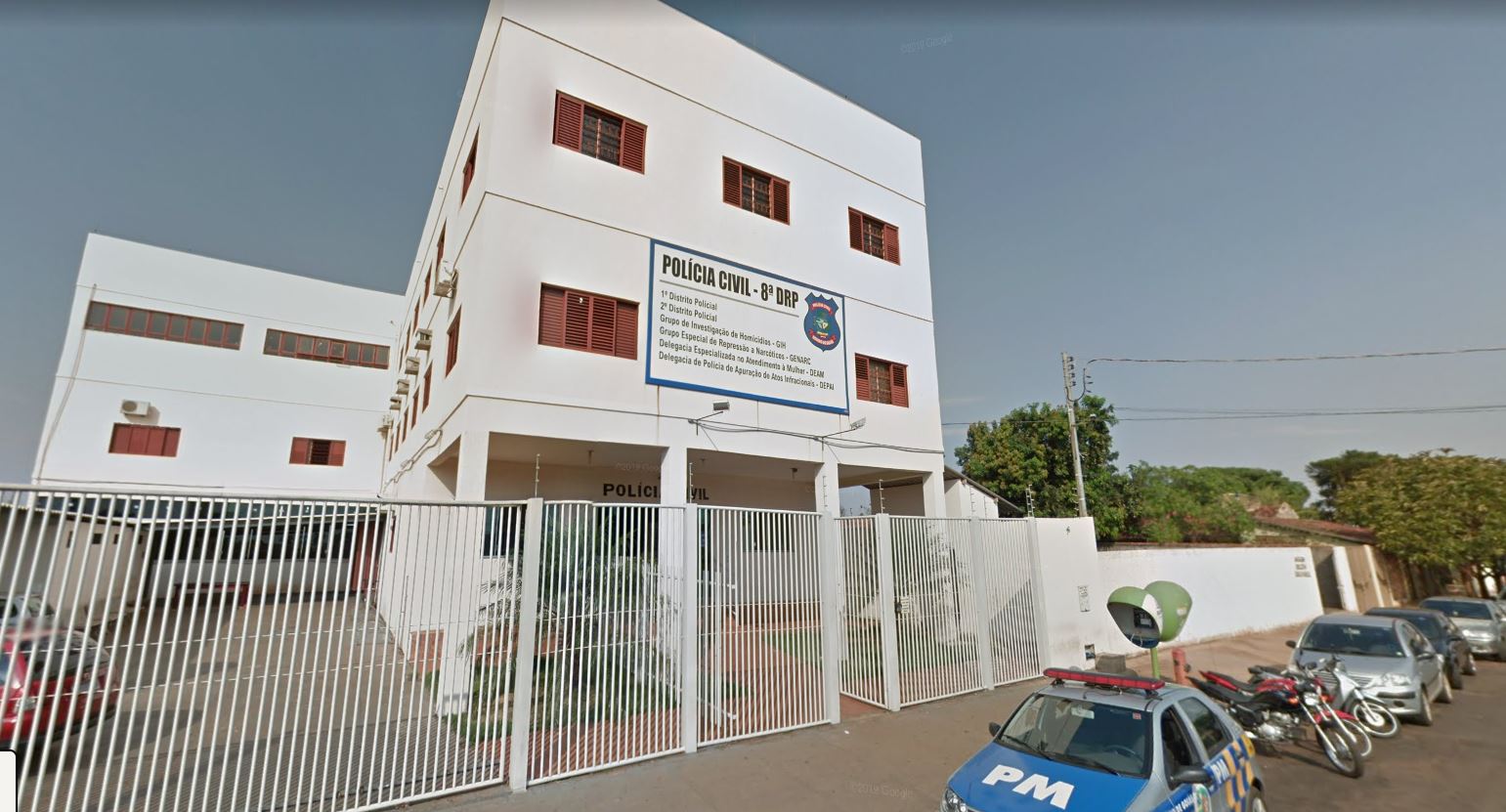 A Polícia Civil (PC) procura por um homem suspeito de tentar estuprar uma adolescente, de 14 anos, e roubar o celular da vítima, em Rio Verde. (Foto: Google Street View)
