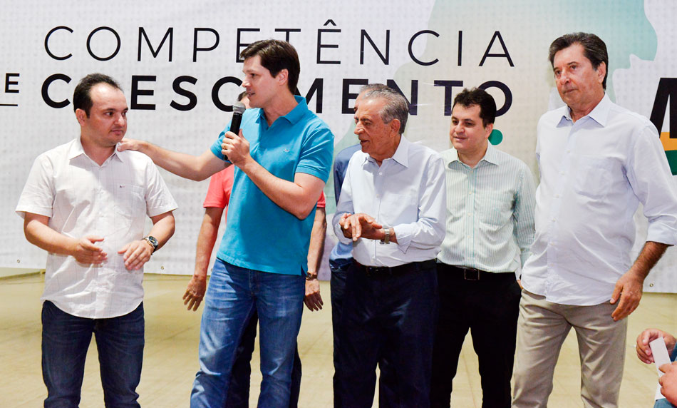 Pablo Mossoró, Daniel Vielela, Iris Rezende e Maguito Vilela durante filiação do prefeito
