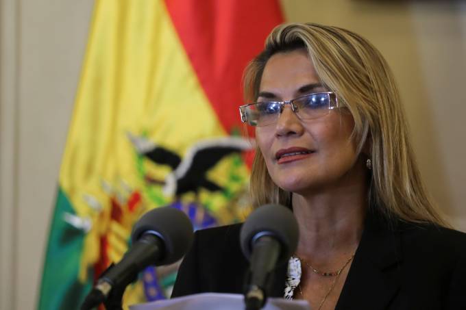 Depois de Bolsonaro, presidente da Bolívia pede jejum e oração contra o coronavírus