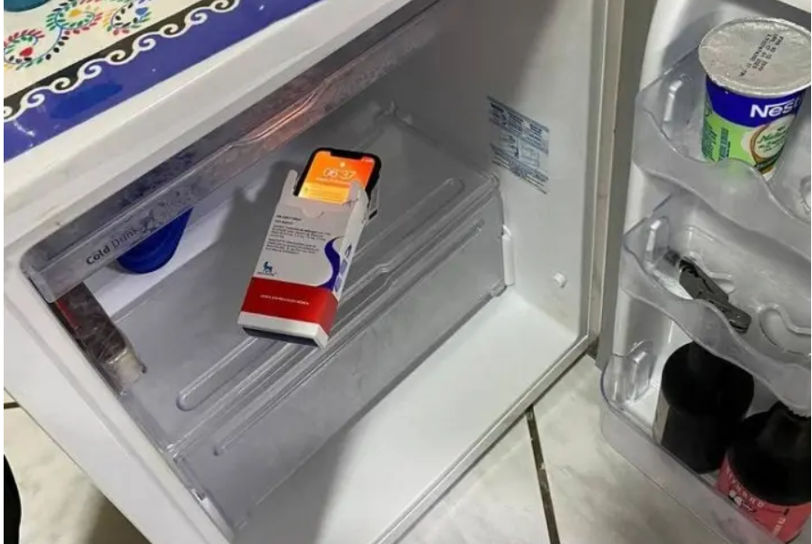 PF pega celular em caixa de remédio no frigobar de deputado do PTB