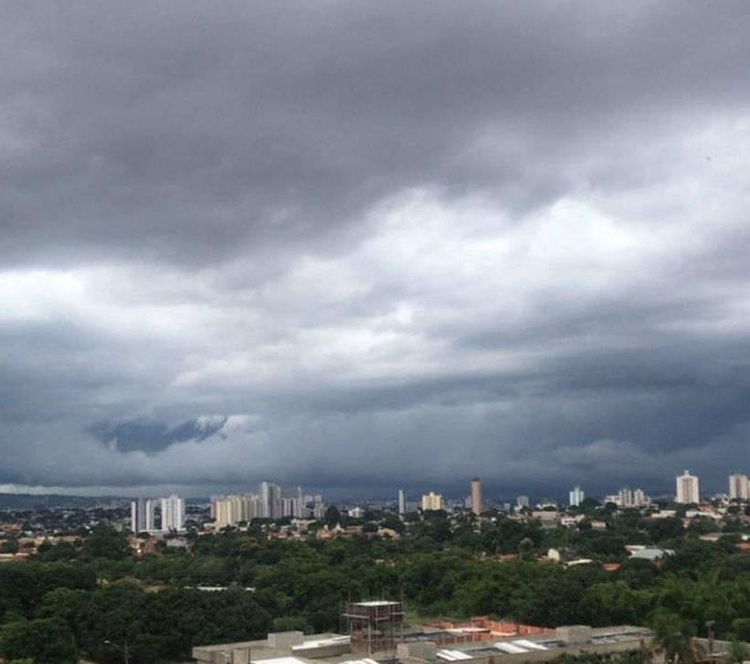 Último dia do ano é marcado por fortes chuvas, ventania e granizo em Goiás