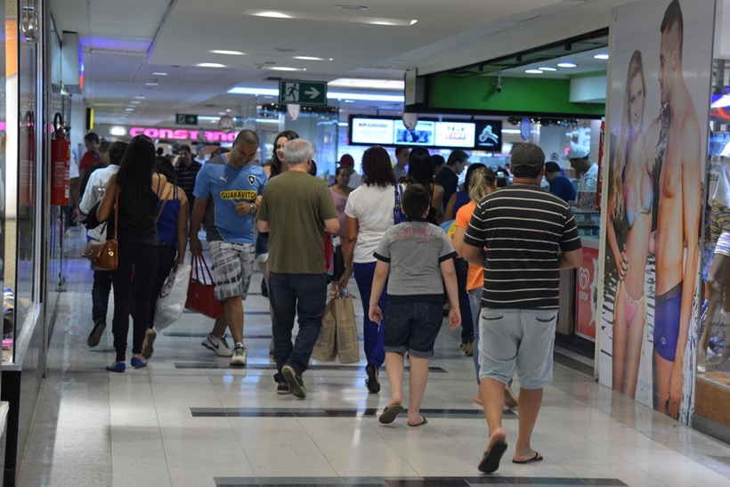 A partir da próxima segunda, lojas e indústrias terão de obedecer o horário de funcionalidade determinado pela Prefeitura de Goiânia (Foto: Valter Campanato/ Agência Brasil)