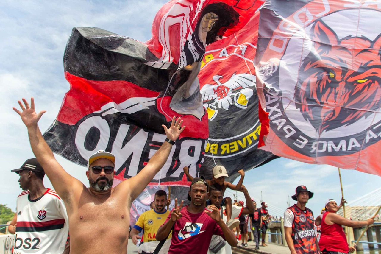 Flamengo embarca para o Mundial e torcida provoca o Palmeiras