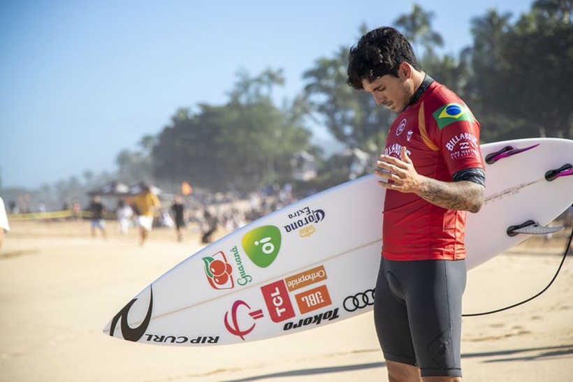 Medina lamenta adiamento no surfe e torce por Olimpíadas