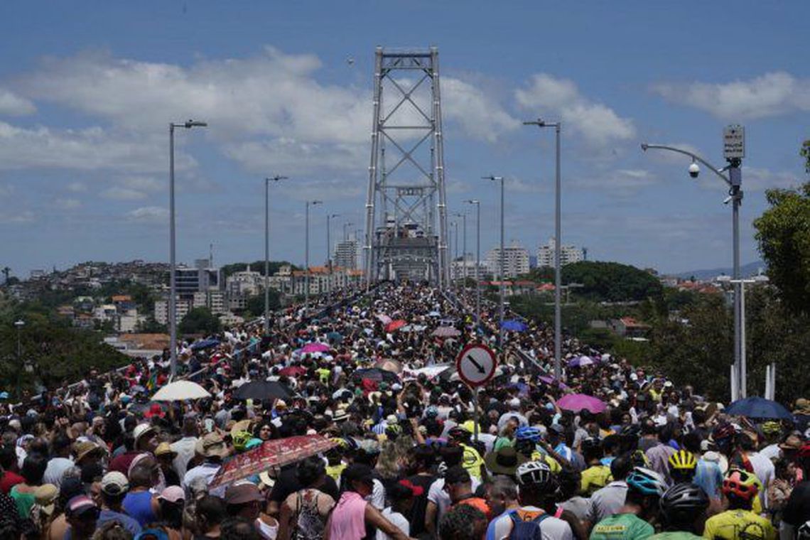 Ponte em Florianópolis é reaberta após quase 30 anos interditada