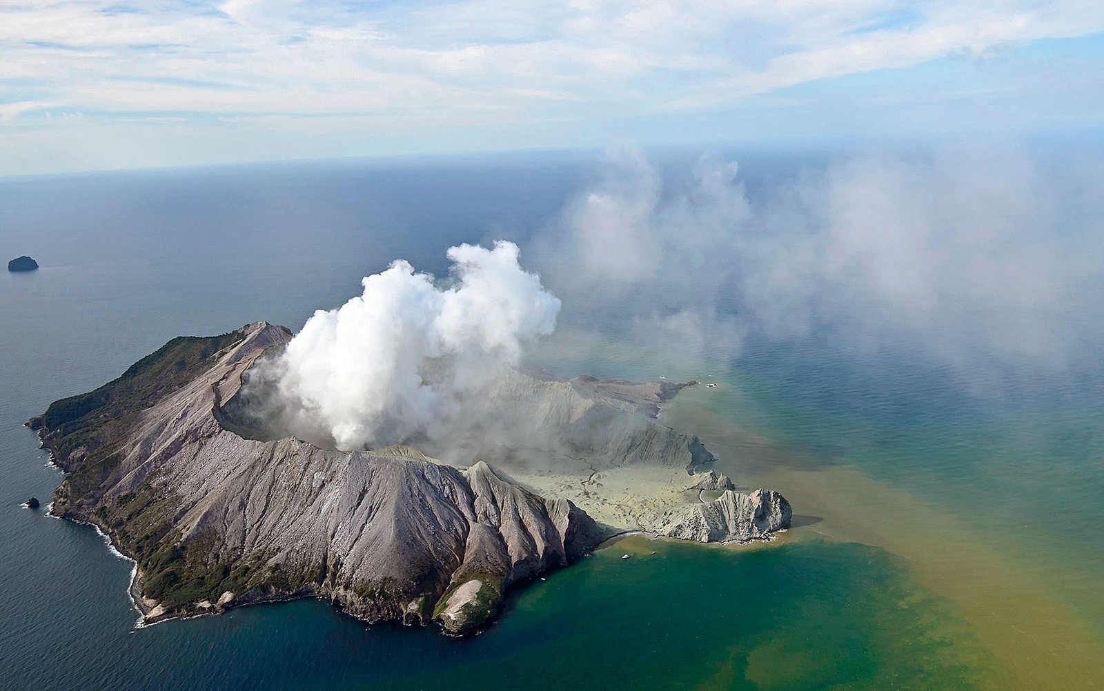 Sobe para 18 número de mortos em erupção na Nova Zelândia