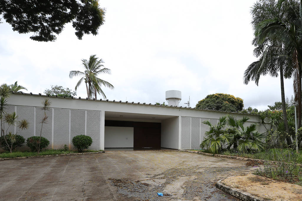 Empresa de ex-senador cassado compra mansão em que moraram Dilma e Dirceu