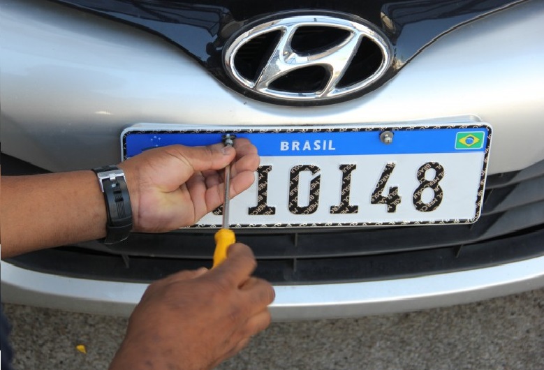 Novo padrão de placas Mercosul é implantado em Goiás