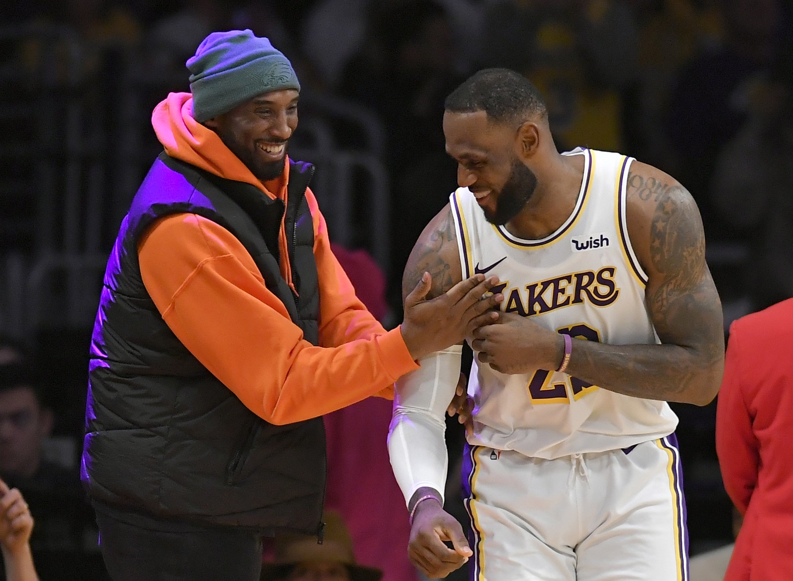 Prometo dar continuidade ao seu legado, diz LeBron James sobre Kobe Bryant basquete acidente helicóptero