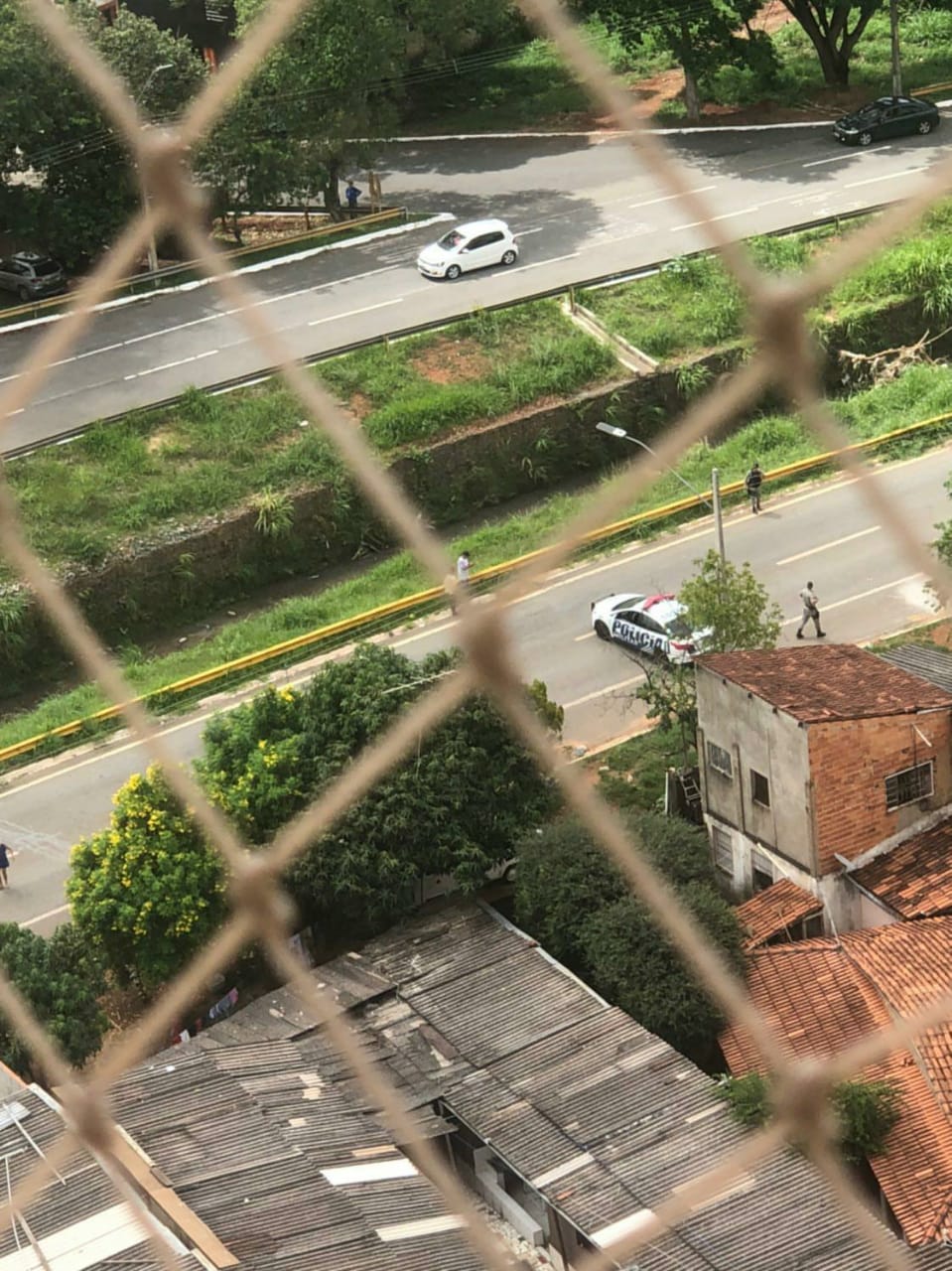 Moradores relatam troca de tiros na Marginal Botafogo, em Goiânia