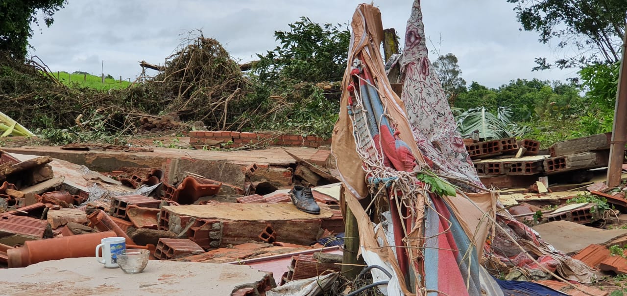 A prefeitura de Pontalina decretou estado de emergência devido a forte chuva que atingiu a cidade e contribuiu para o rompimento de represa e diversos danos (Foto: Bárbara Zaiden/Mais Goiás)