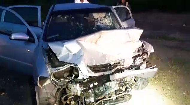 Seis pessoas ficaram feridas após os carros em que estavam se envolverem em um acidente na BR-414, em Corumbá de Goiás. (Foto: Divulgação/PRF)