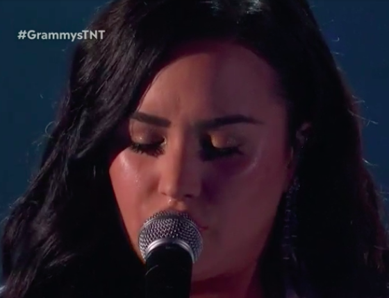 Demi Lovato faz performance emocionante de música inédita no Grammy 2020, Anyone