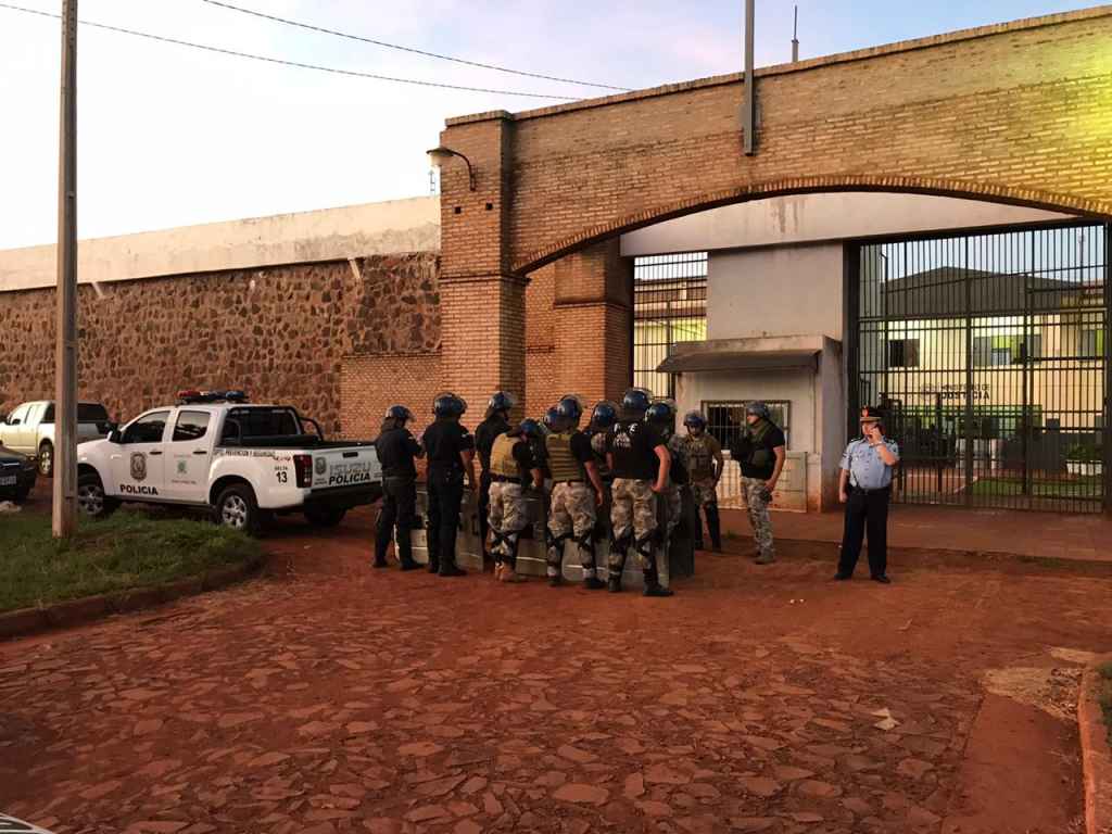 Polícia recaptura 11 dos 75 fugitivos de presídio dominado pelo PCC no Paraguai