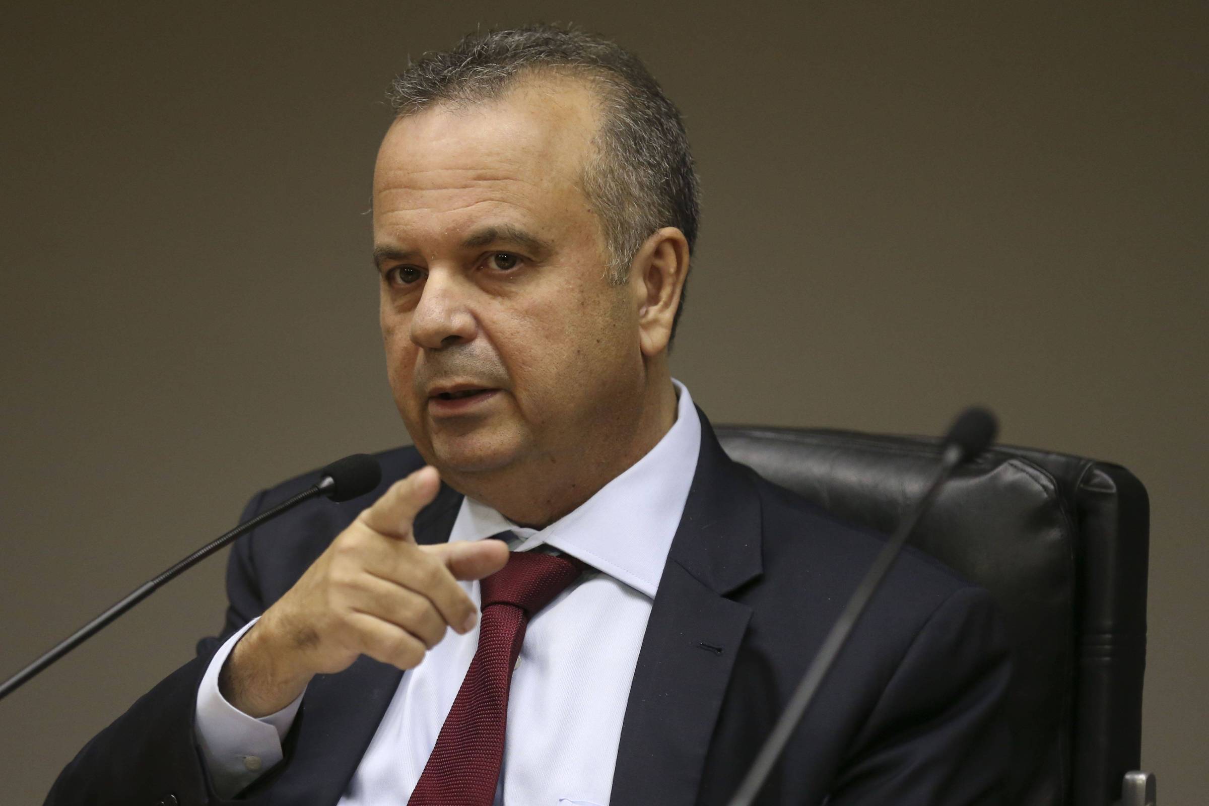 Ministro Rogério Marinho recebe alta após cirurgia e anuncia retorno ao trabalho