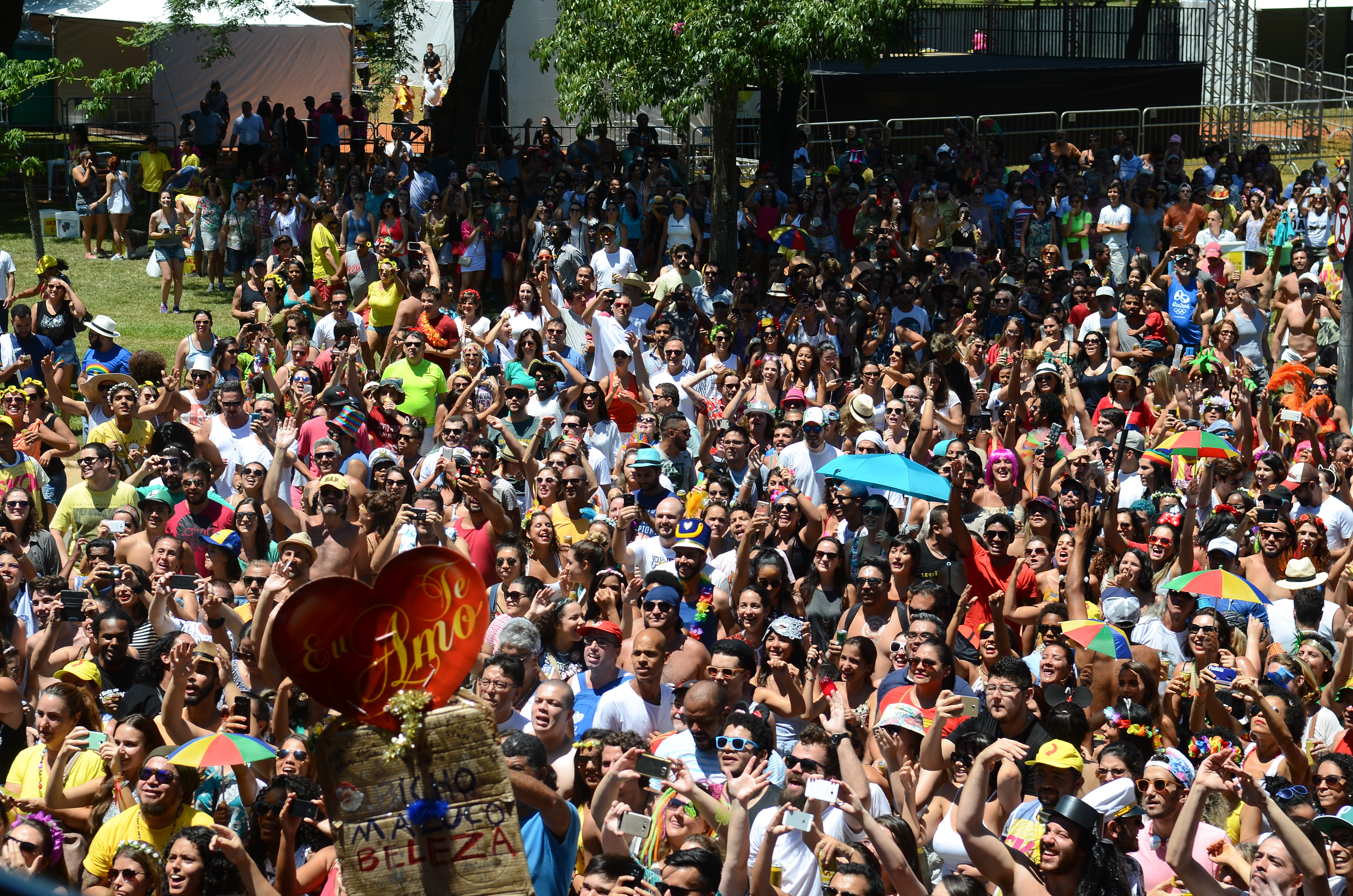 São Paulo cancela Carnaval de rua, mas desfile de escolas de samba é mantido