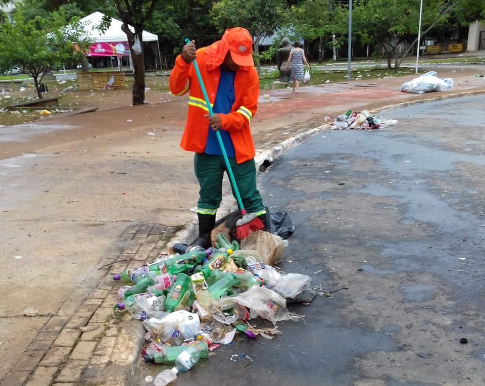 Prefeitura elabora PL que cria uma taxa para lixo em Goiânia