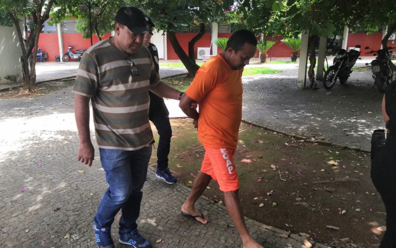 O delegado Rilmo Braga afirma que o suspeito de matar o suposto namorado da ex se entregou porque sabia que estava sendo procurado pela PC. (Foto: Aulus Rincon/Mais Goiás)