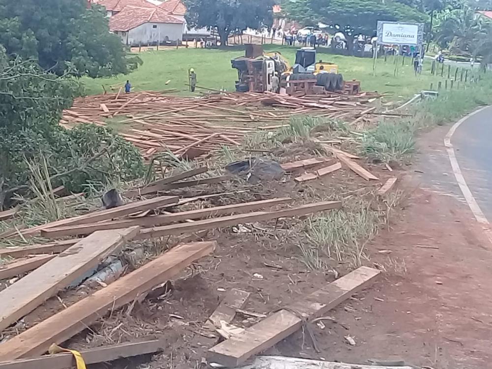 Motorista morre após perder o controle de caminhão na GO-164, em Paraúna
