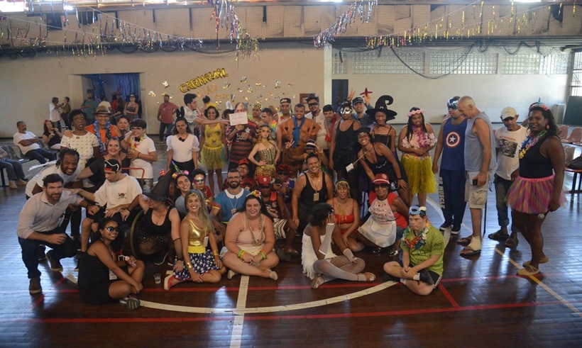 Baile de carnaval reúne pessoas com deficiência e famílias no Rio