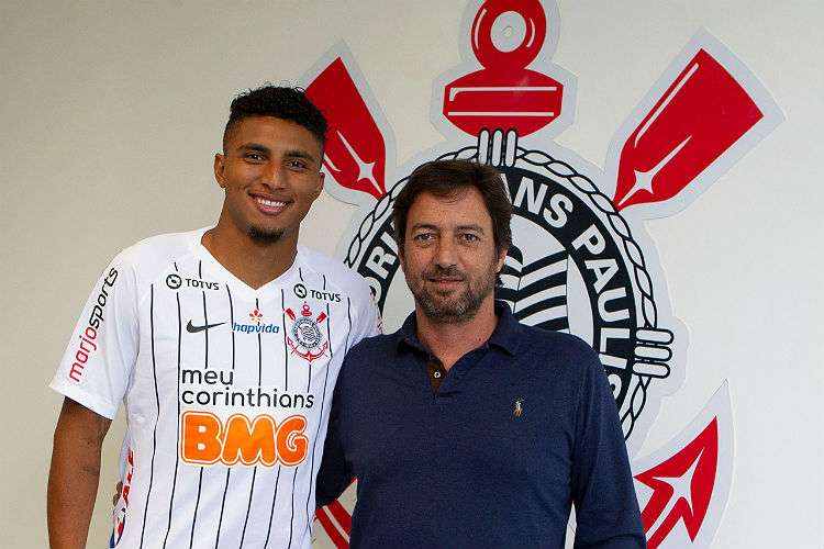 Corinthians confirma contratação do meia Éderson, ex-Cruzeiro