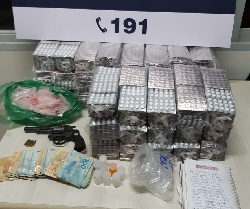 Polícia encontra 27 mil comprimidos de rebite com irmãos na BR-153