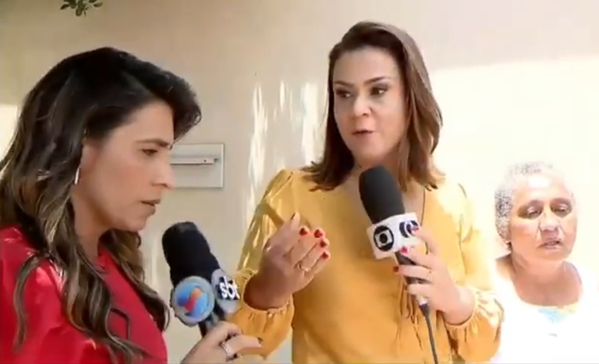 Rozaine Ferraz e Patrícia Bringel durante transmissão de reportagem na cidade de Bela Vista de Goiás