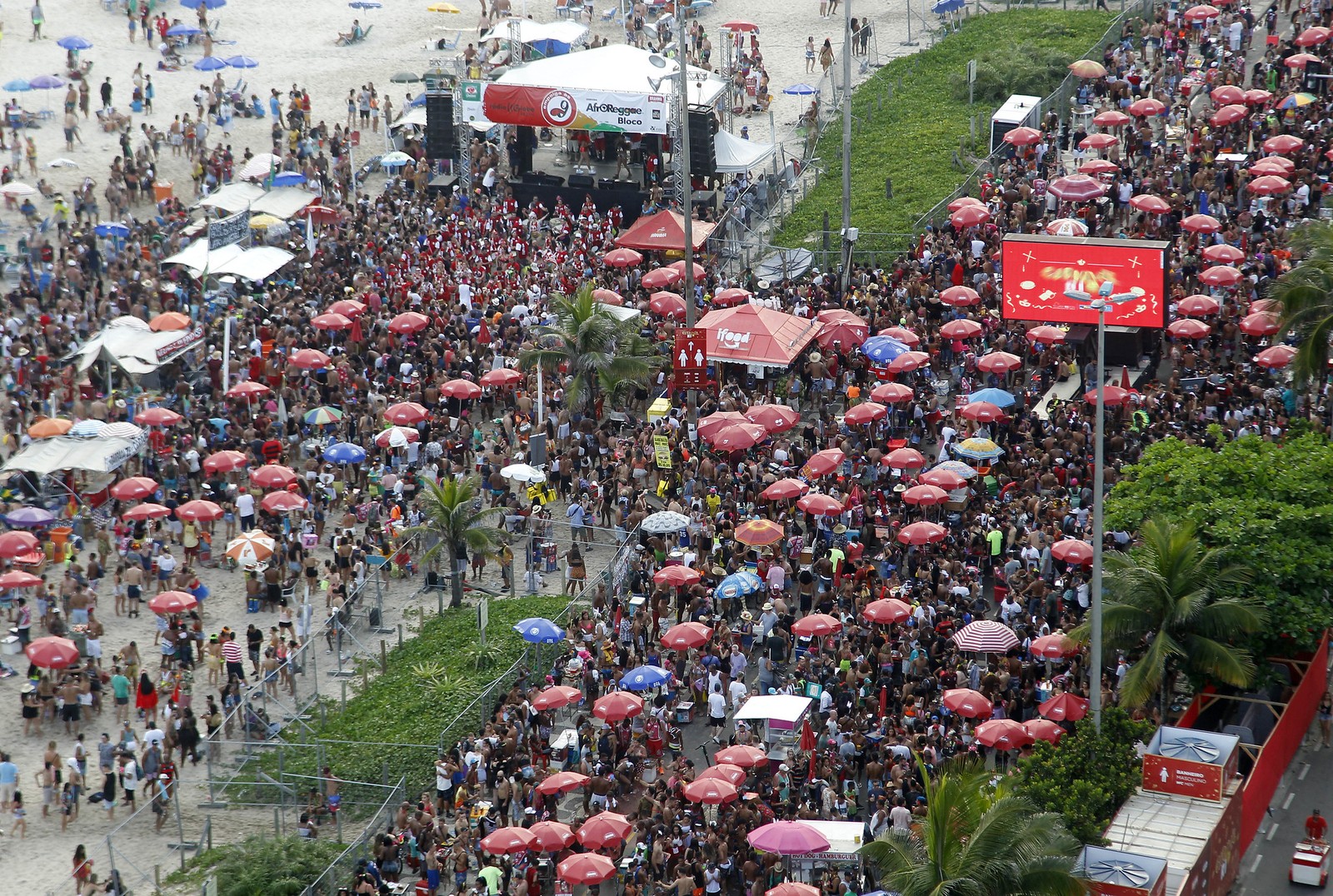 Pré-carnaval no Rio reúne quase um milhão de foliões