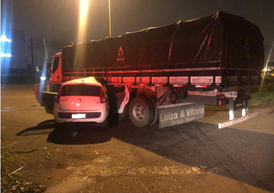 Um caminhoneiro, de 43 anos, foi preso suspeito de dirigir embriagado e causar um acidente na BR-060, em Rio Verde. (Foto: divulgação/PRF)
