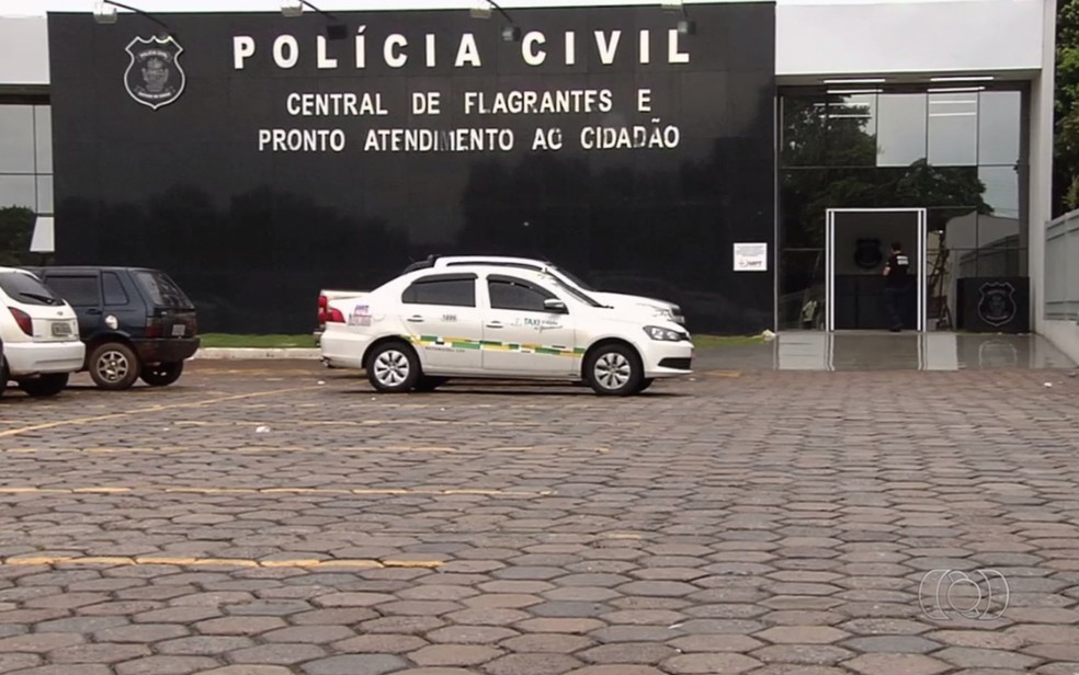 Em denúncia ao Mais Goiás, advogado relatou uso compartilhado de máscara de proteção por vários presos na Central de Flagrantes em Goiânia. (Foto: Divulgação/PC)