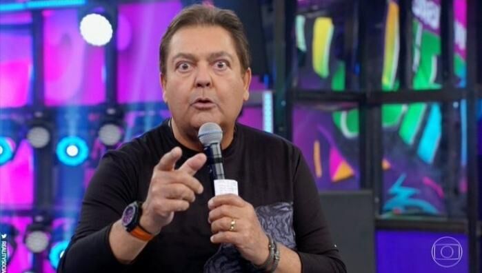 Faustão esclarece que não está internado com Covid-19