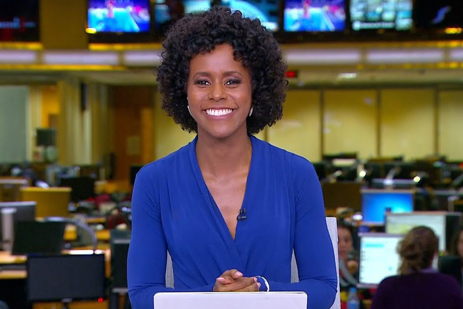 Justiça condena responsáveis por racismo contra Maju Coutinho, da Globo