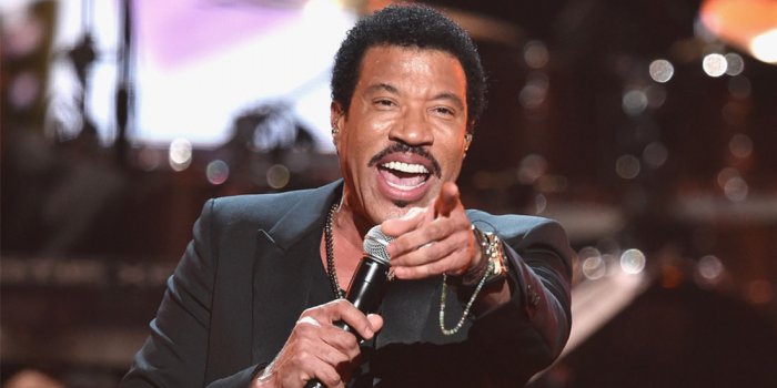Lionel Richie sugere trazer 'We Are The World' de volta pelas vítimas do coronavírus