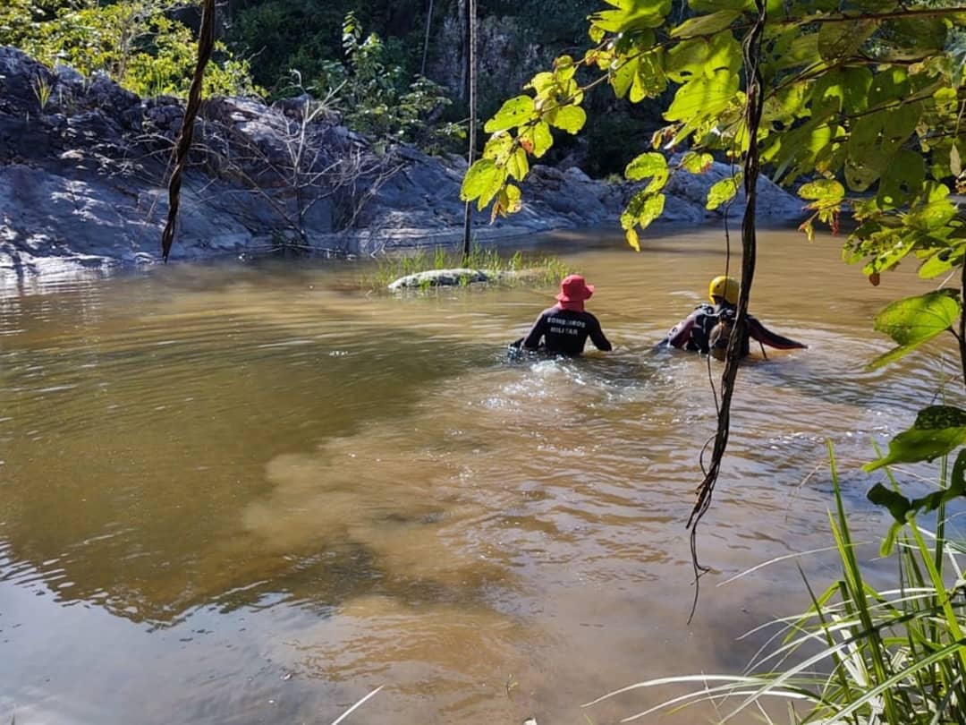 Um homem, que não teve a identidade e idade reveladas, morreu ao tentar atravessar o Rio São Felix, em Cavalcante. (Foto: Corpo de Bombeiros)