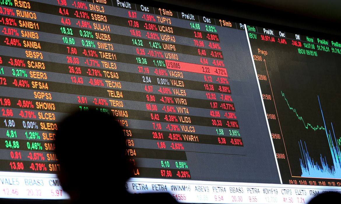 Em mais um dia de euforia no mercado financeiro, a bolsa de valores superou a marca de 110 mil pontos pela primeira vez desde o fim de fevereiro. (Foto: Paulo Whitaker/Reuters)