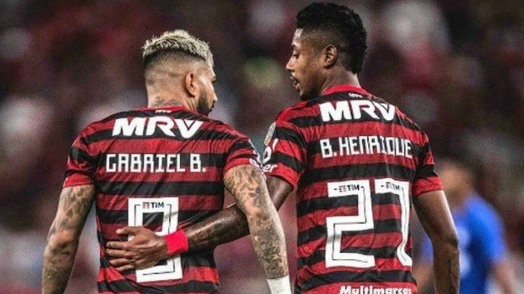 Bruno Henrique (à direita) é um dos alvos do Benfica (Foto: Alexandre Vidal/Flamengo)