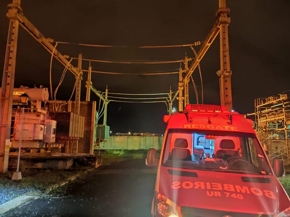 Um homem suspeito de furtar cabos de energia morreu eletrocutado em uma subestação da Companhia Energética de Brasília, no Distrito Federal. (Foto: Divulgação/Corpo de Bombeiros)