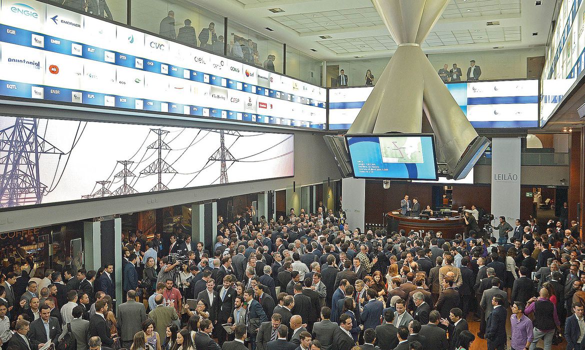 A bolsa paulista começava a sexta-feira com o Ibovespa em alta de 14%, acompanhando a recuperação de mercados acionários no exterior. (Foto: Rovena Rosa/Agência Brasil)