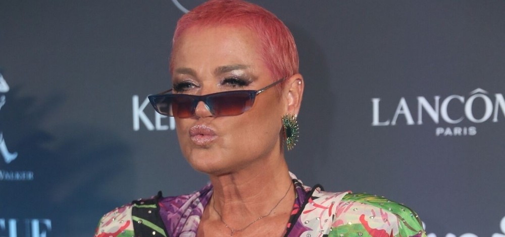 Xuxa é impedida pela Record de gravar programa com o cabelo rosa