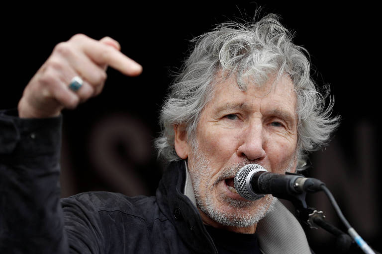 Roger Waters critica Bolsonaro e cospe ao falar o nome dele; assista
